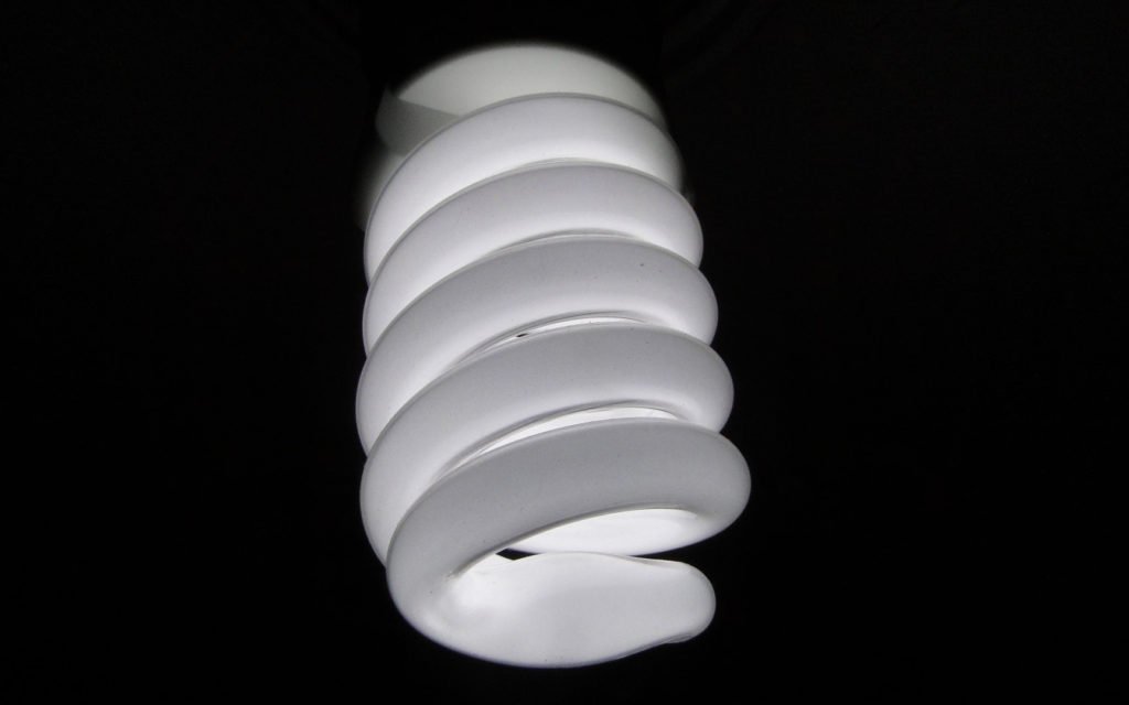 Энергосберегающая лампа