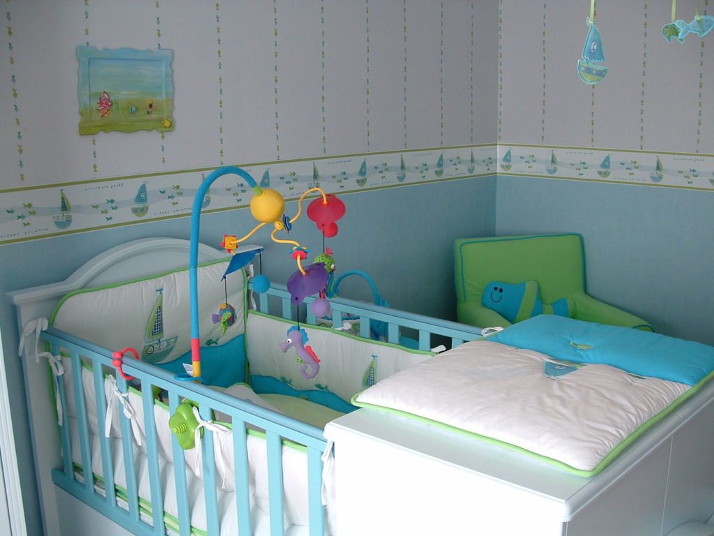 Детская кроватка с мягкими бортиками