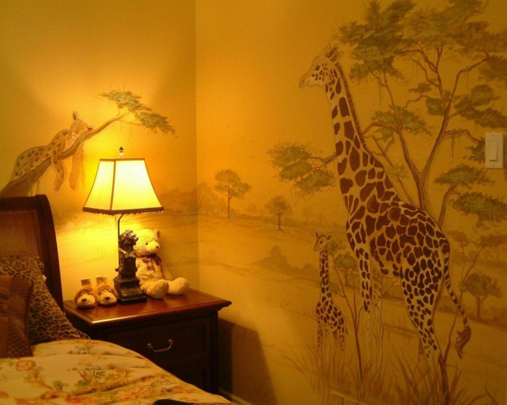 Жирафы на стене